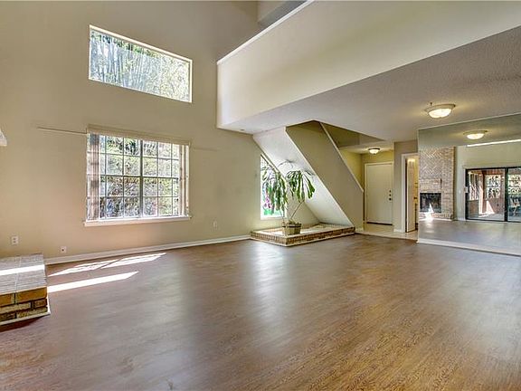 4th image of 3201 Chatsworth Ln