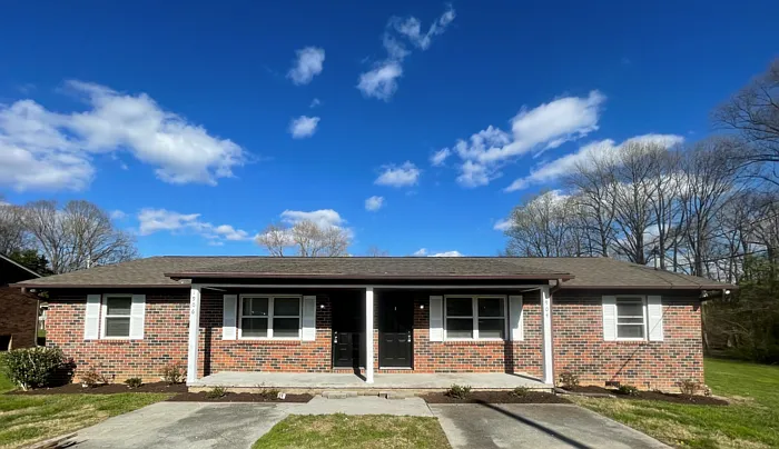 2 bed, 1.0 bath, 872 sqft, $1,600 — Photo 1