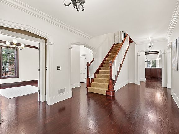 2nd image of 5425 Grand Ave