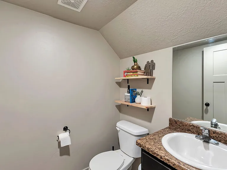154 N 1325 W — Photo 15