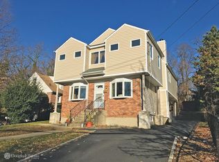 127A Harbor Rd, Port Washington, NY 11050