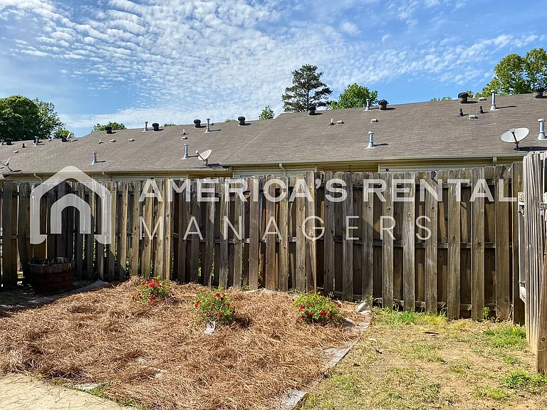 2819 Southwood Ln — Photo 31
