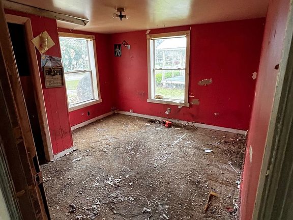 4th image of 1317 Lowell St