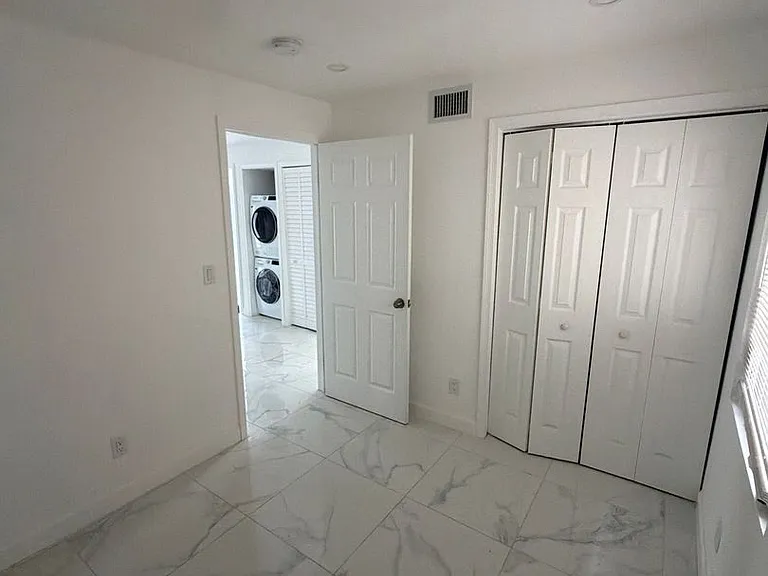 729 SW 3rd St — Photo 11