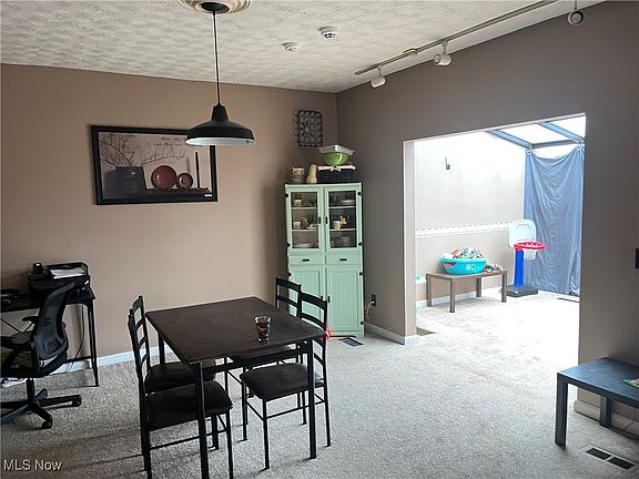 3rd image of 1132 Swann St