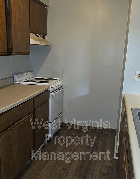 200 Main St #102 — Photo 2