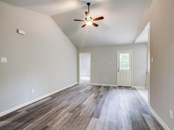 4th image of 417 Meadowcreek Ln