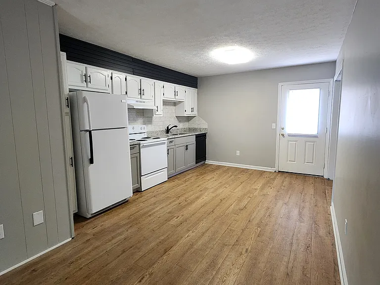 1495 Autumn Ave #8 — Photo 3