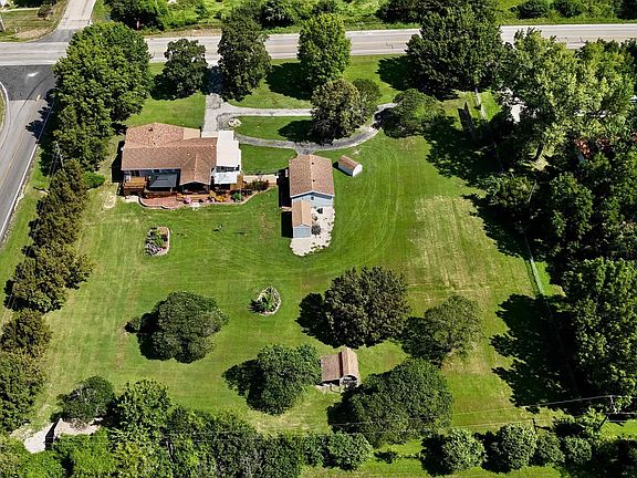 2nd image of 1203 N 1800th Rd