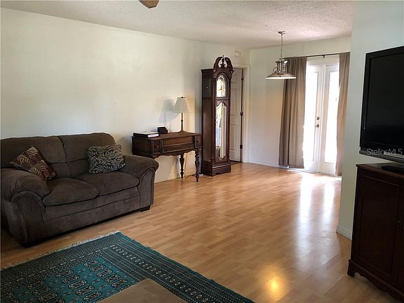 5th image of 2526 W Burr Oak Ct