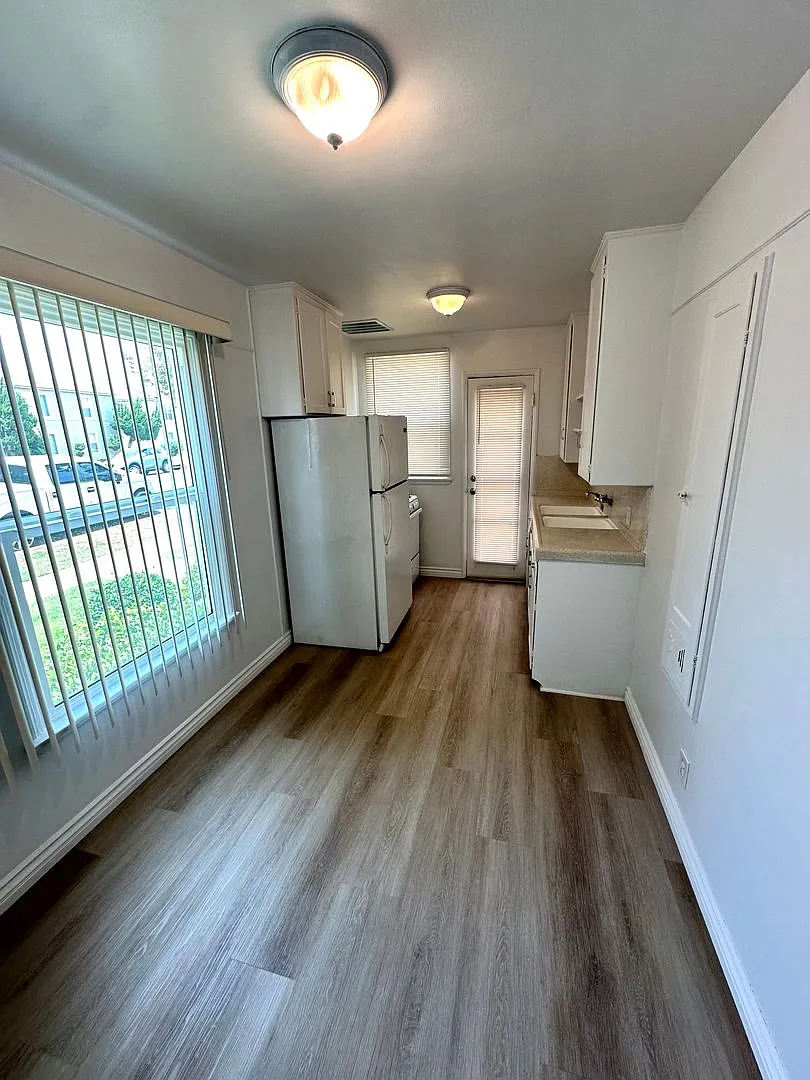 Newly Upgraded 1 Bedroom Apartment in Bixby Knolls — Photo 3