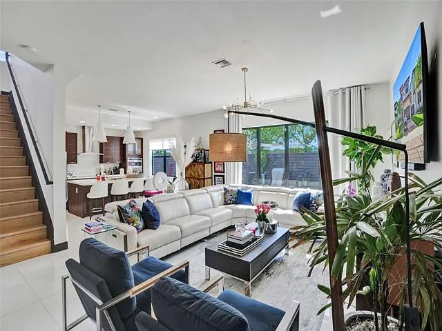 15501 NW 88th Ave — Photo 3