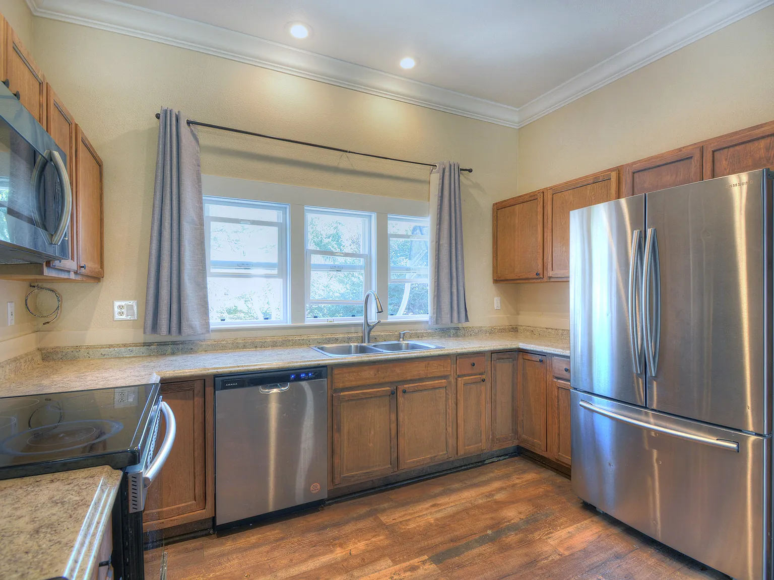 4 bed, 3.5 bath, 2530 sqft, $2,200 — Photo 4
