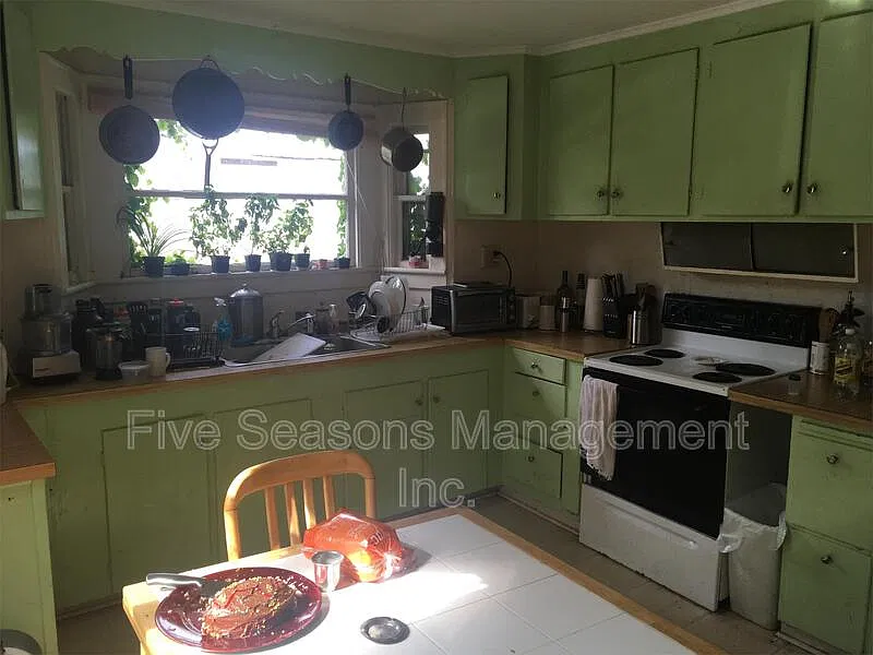 4 bed, 1.0 bath, 1500 sqft, $4,800 — Photo 2