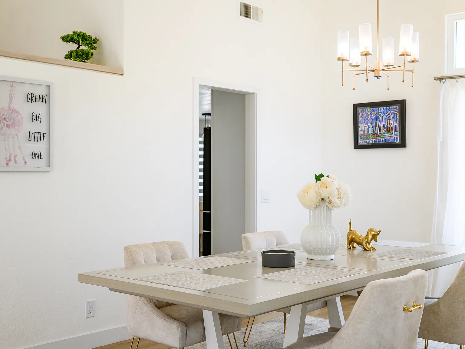 5 bed, 2489 sqft, $4,900 — Photo 3