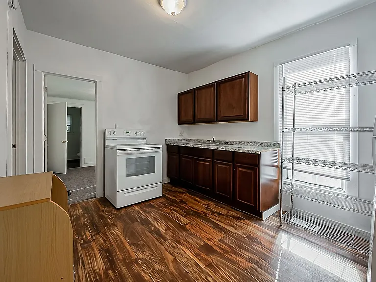 312 Ballard St — Photo 3
