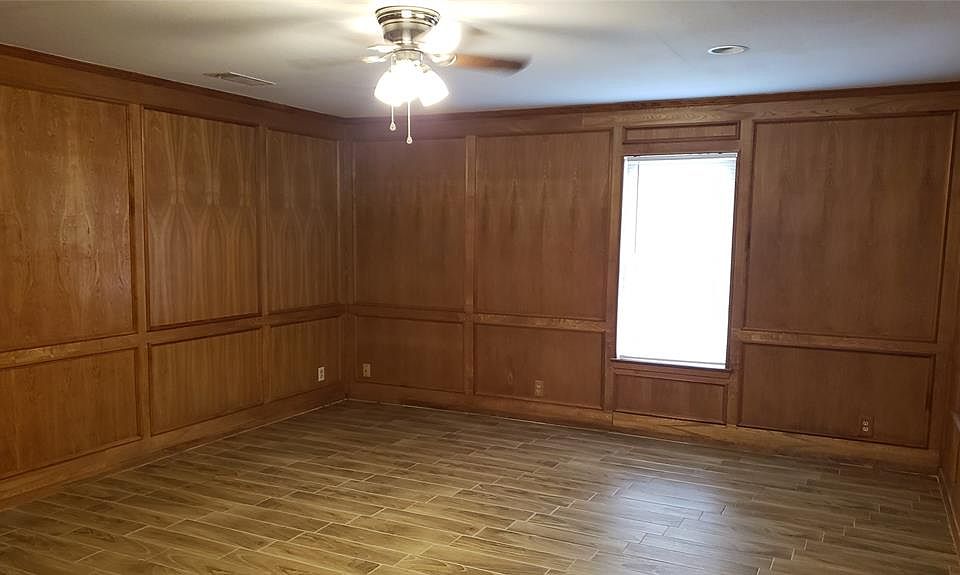 2nd image of 206 Duncan Way