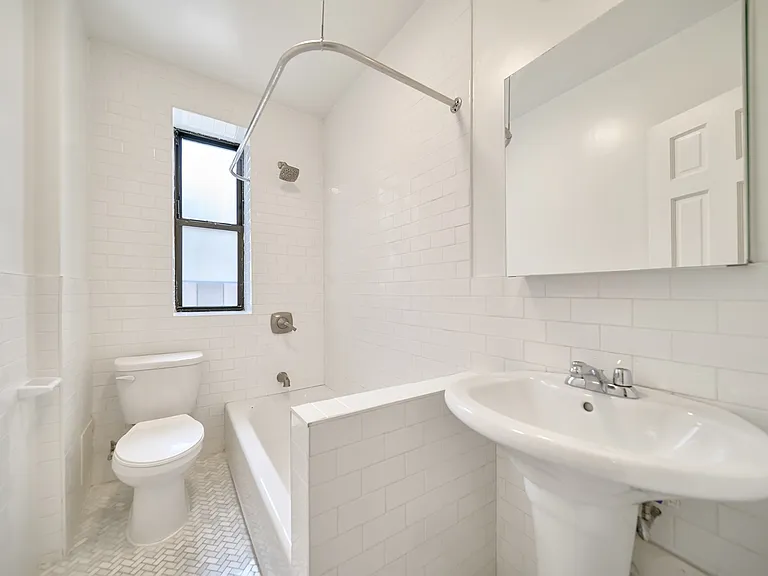 121 Seaman Ave #4E — Photo 6