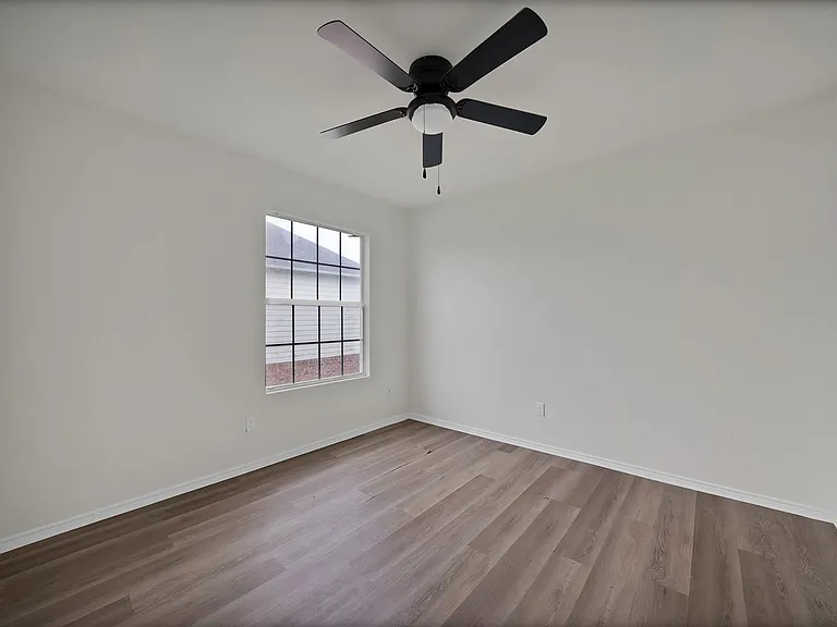 7548 Meadow Creek Dr — Photo 22