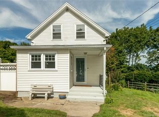 32 Sunset Ave, Trumbull, CT 06611