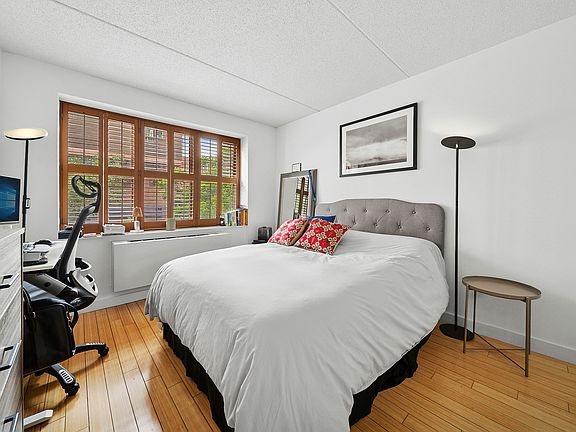 5th image of 516 W 47th St APT S2m