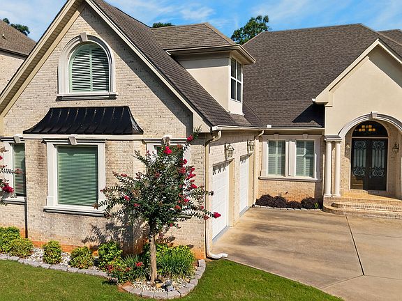 3rd image of 2308 Braunsroth Ln