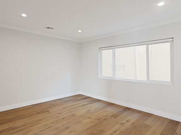 5th image of 153 S Palm Dr #1