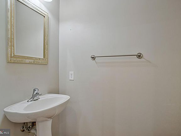 5th image of 3725 Bedford Dr