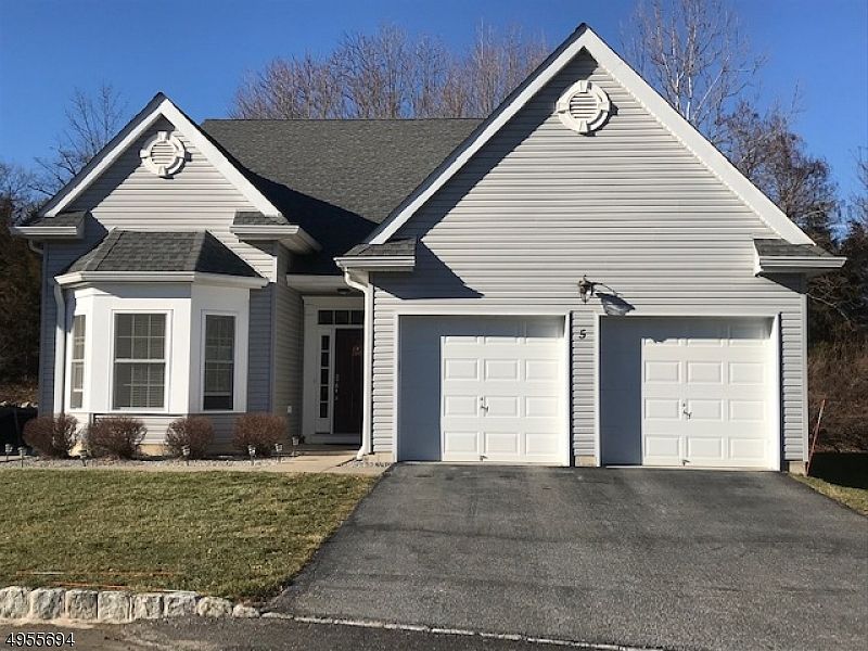 1st image of 5 BLUFFS CT