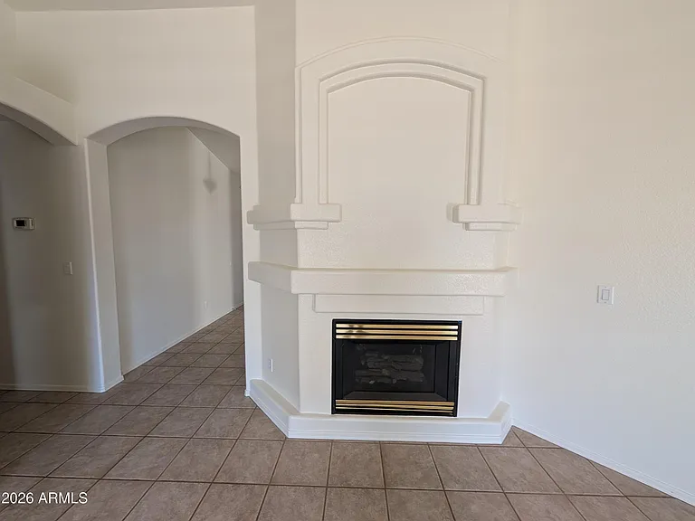 8918 W Paradise Ln — Photo 4