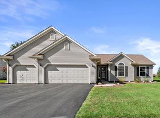 521 Tomahawk Dr, Twin Lakes, WI 53181