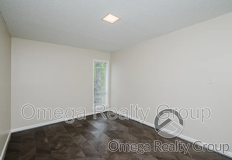 South Court Apartments — Photo 26