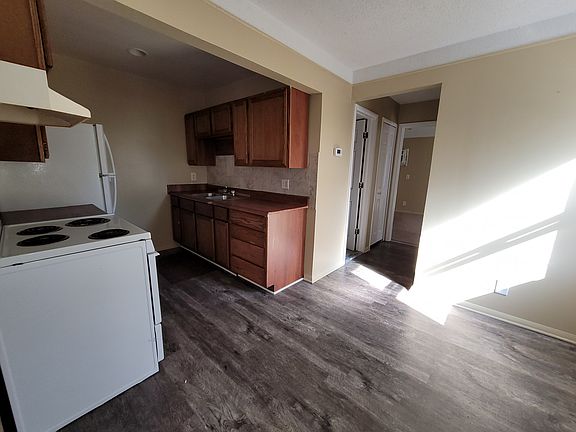 2nd image of 16470 E Nine Mile Rd APT 104