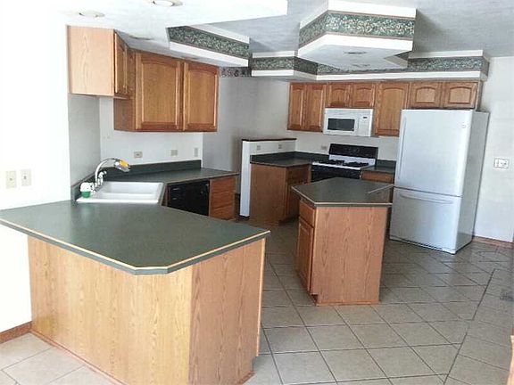 3rd image of 5015 Waterbury Ct