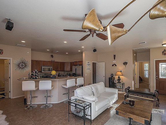 4th image of 1686 S San Marcos Pl