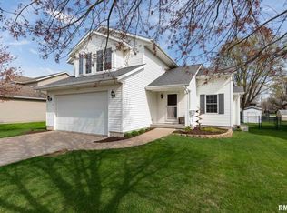 128 W Pinehurst Dr, Eldridge, IA 52748