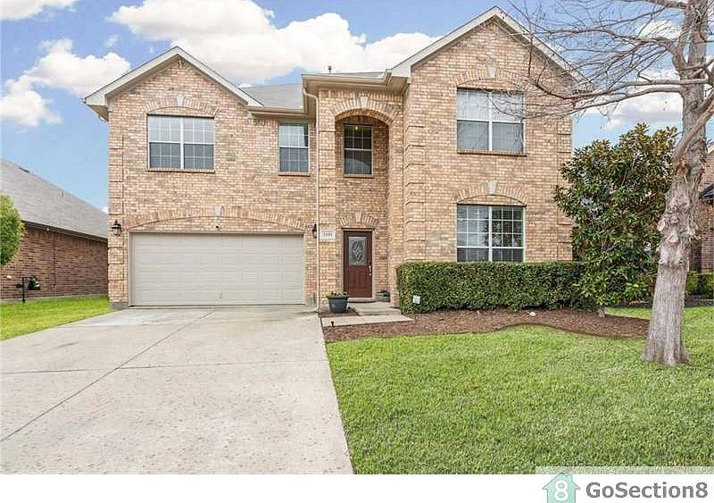 1st image of 2101 Castle Creek Dr