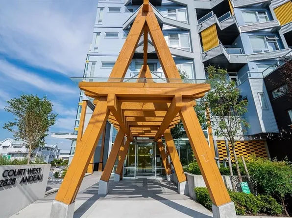 32828 Landeau Pl #202, Abbotsford, BC V2S 0M4