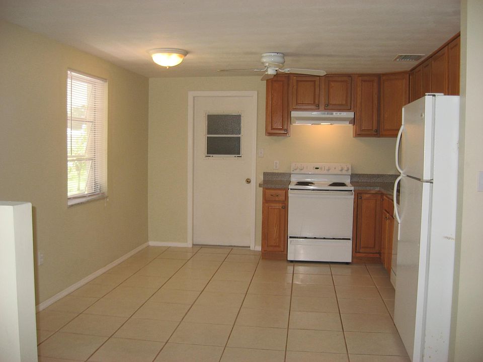 2nd image of 330 Bucknell Rd