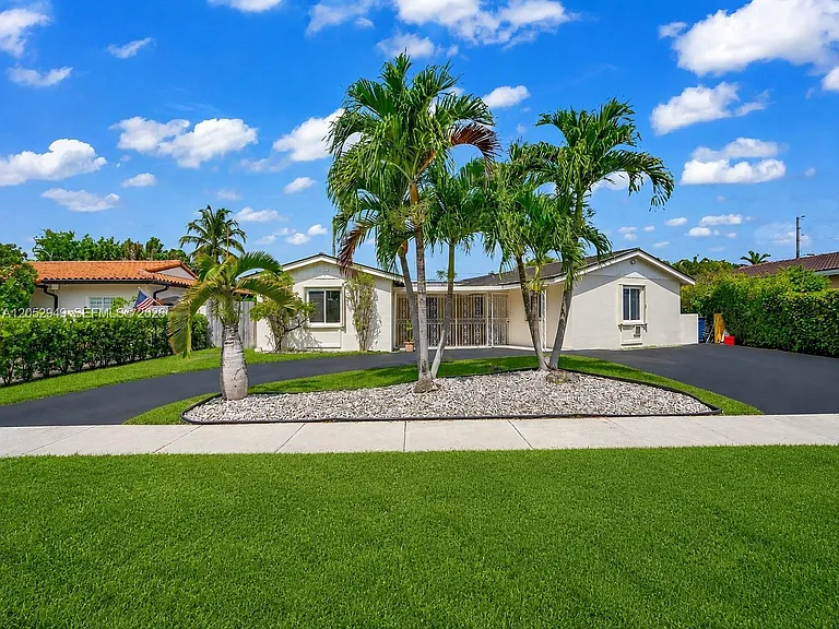 1430 SW 102nd Ct — Photo 1