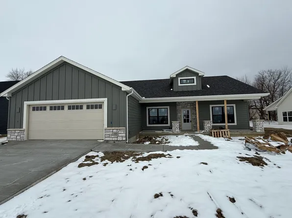 1909 S Stone Creek Blvd, Urbana, IL 61802