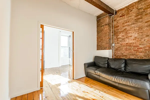 Rented by Wave Real Estate Group | media 21