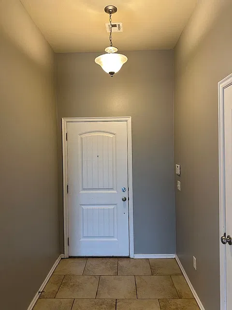 3 bed, 1430 sqft, $1,575 — Photo 2