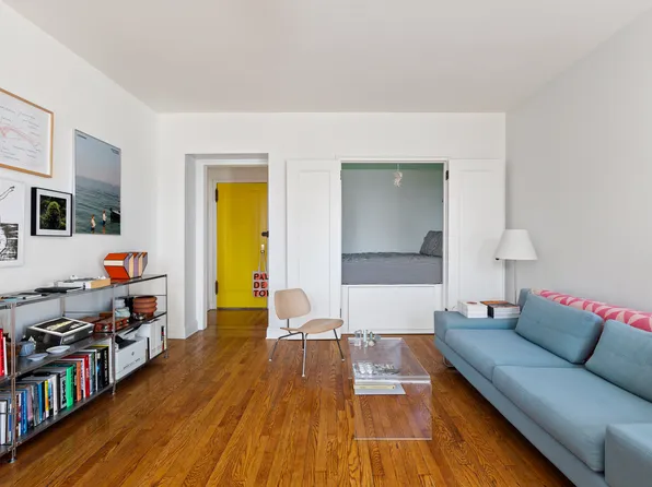 161 West 16th Street image 2 of 12