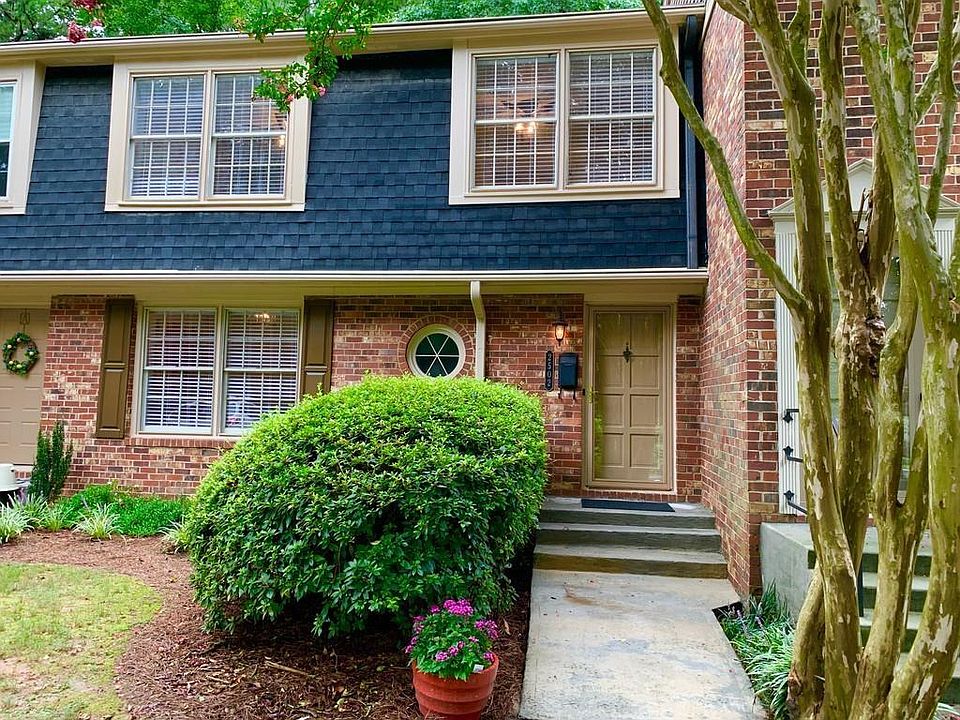 1st image of 2502 Northlake Ct NE