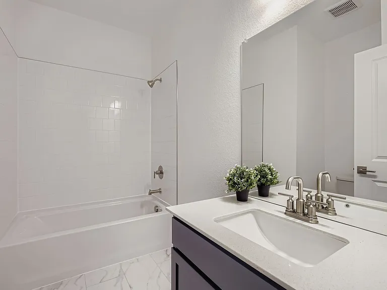 2nd bathroom upstairs