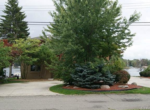 4th image of 1348 Grinnell Ave
