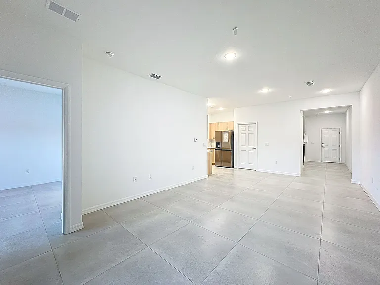 1711 Barton Towne Cir — Photo 23