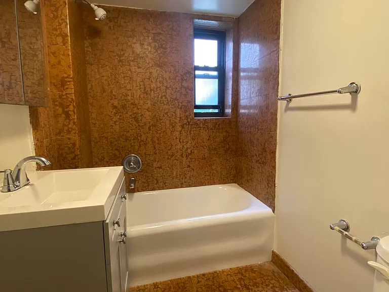328 E 43rd St #501 — Photo 12