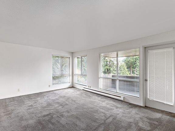 3rd image of 12520 Roosevelt Way NE APT 301